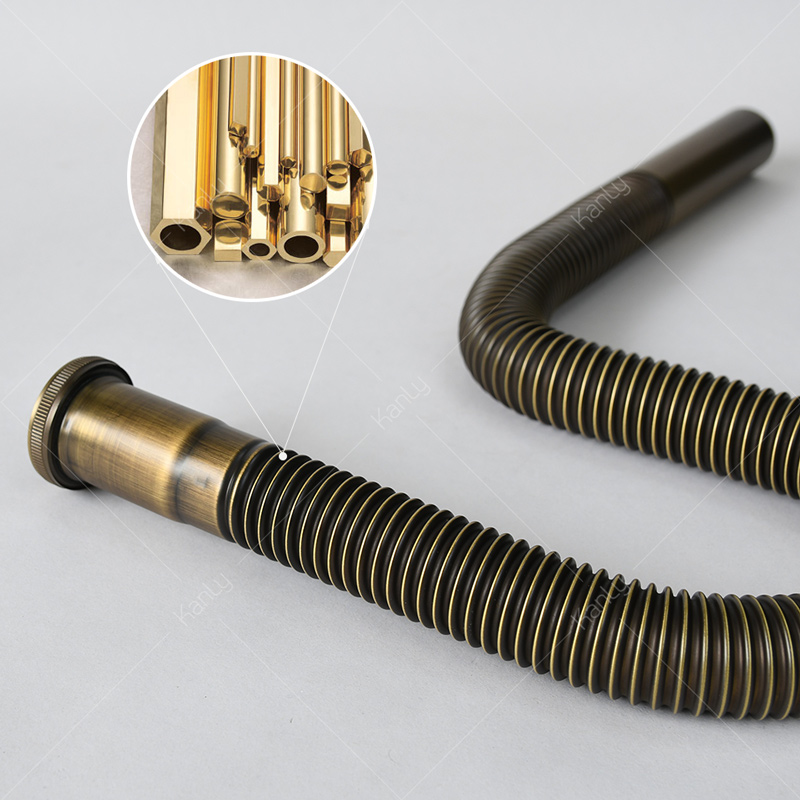 Ống xả ruột gà lavabo GCP06G được làm từ vật liệu đồng thau