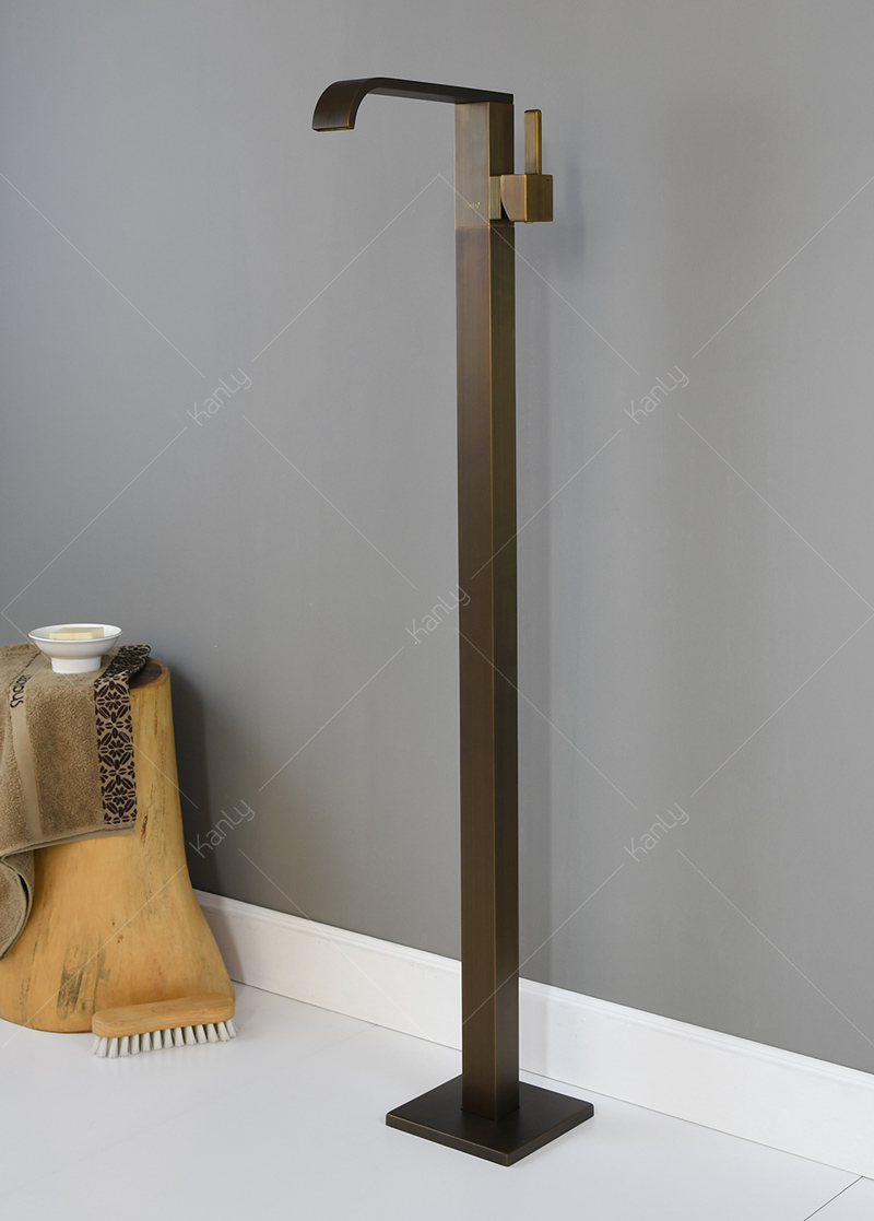 Sen cây bồn tắm thân vuông phong cách độc lạ, thanh thoát