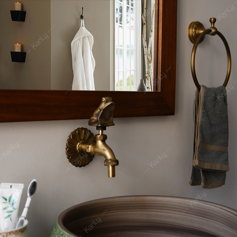 Vòi gắn tường hình con ếch bằng đồng thau mộc mạc