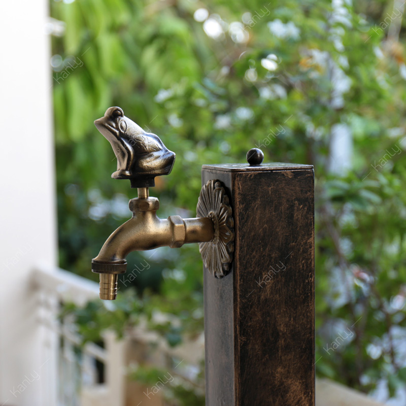 Vòi hình con vật gắn trên trụ nước bằng sắt độc đáo