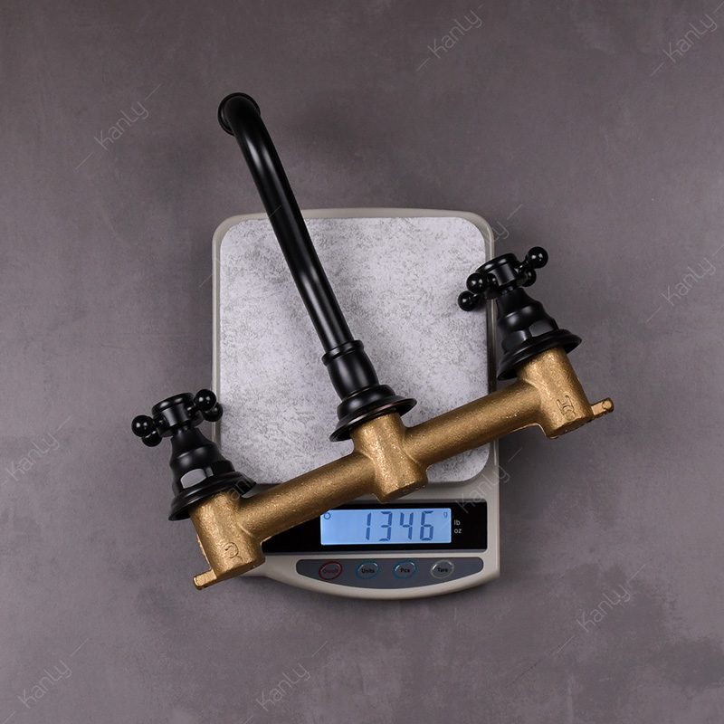 Vòi nước âm tường GCT08B nặng khoảng 1.3kg