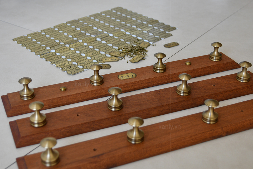 Có thể lắp đặt nhiều móc để treo đồ vật tiện lợi hơn