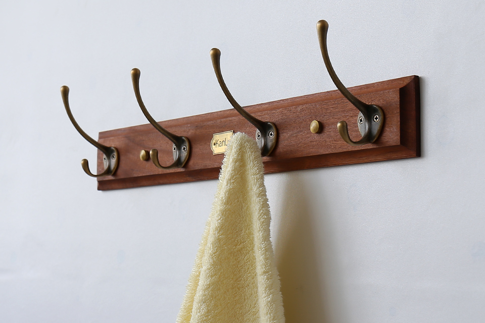 Móc áo gỗ GCG20E có thể treo nhiều đồ vật tiện lợi