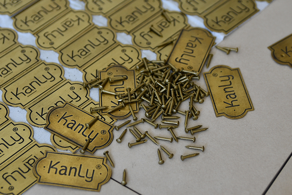 Đinh cúc, vít bằng chất liệu đồng thau