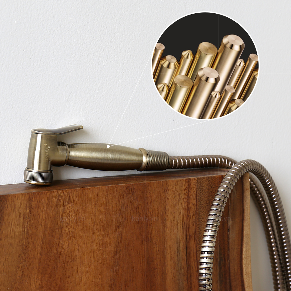 Vòi xịt bồn cầu được hoàn thiện bằng chất liệu đồng thau đúc