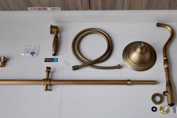 Sen tắm bằng đồng thau cổ điển