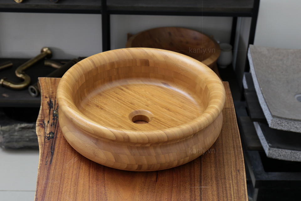 Chậu lavabo bằng tre tạo cảm giác giản dị thanh bình và dịu mát