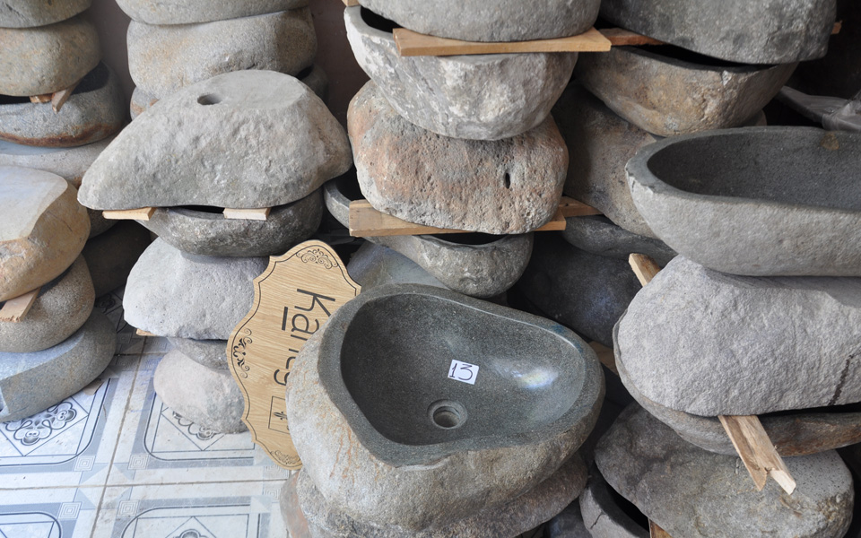 lavabo bằng đá cuội tự nhiên