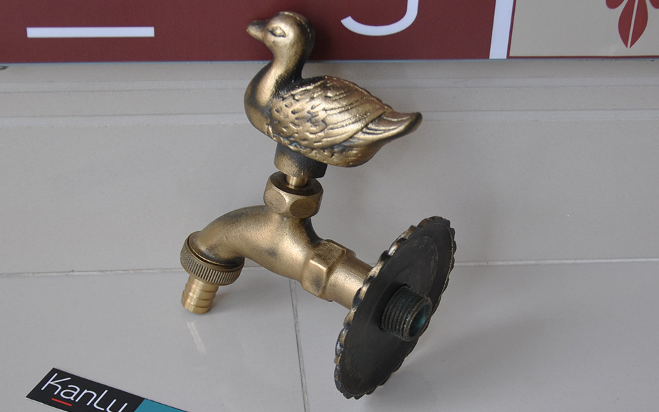 Vòi cấp nước tưới cây cảnh, sân vườn, ngoài trời