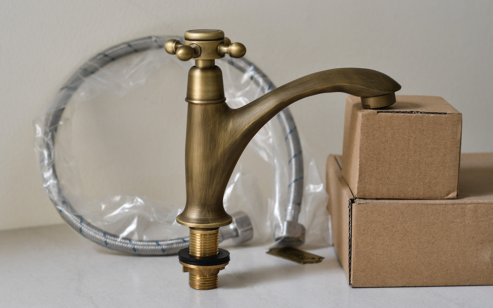 Vòi lavabo nóng lạnh bằng đồng thau giả cổ, cổ điển