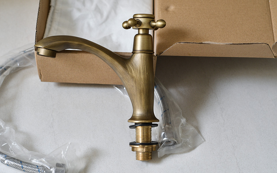 Vòi lavabo nóng lạnh bằng đồng thau giả cổ, cổ điển