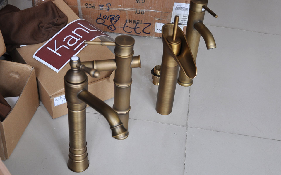 Vòi lavabo nóng lạnh bằng đồng thau giả cổ, cổ điển