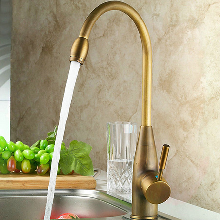 vòi rửa bát bằng đồng thau cổ điển