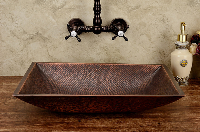 Chậu rửa bằng đồng hình chữ nhật và vòi nóng lạnh gắn tường