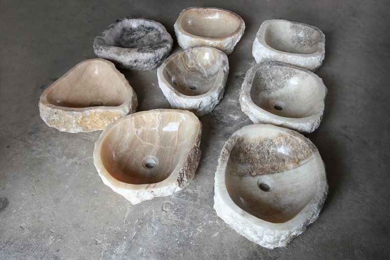 Bồn rửa tay đá thể hiện toàn bộ vẻ đẹp mỹ thuật mộc mạc tự nhiên