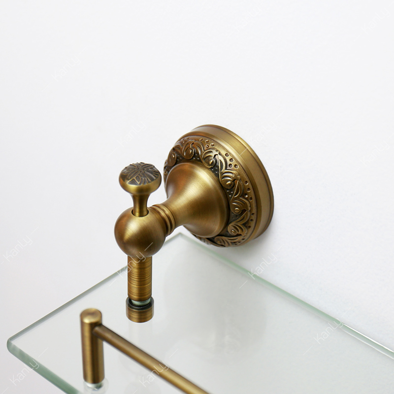 Hoa văn chạm khắc cầu kỳ tựa kiến trúc thức cột Corinth