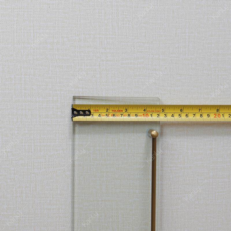 Kệ mỹ phẩm mặt kính phòng tắm rộng khoảng 120mm