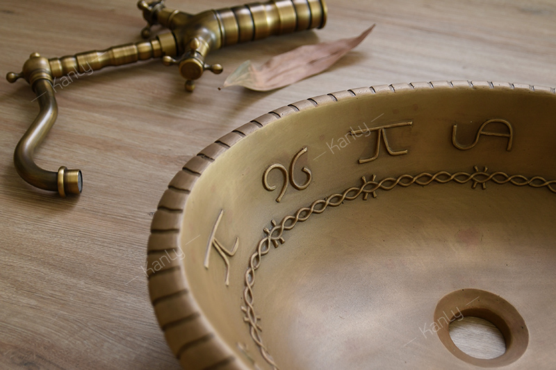 Chậu bằng đồng phủ lớp màu giả cổ độc đáo