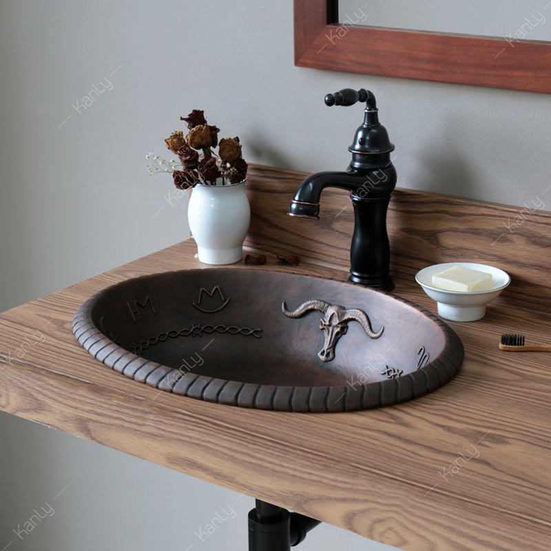 Phong cách mộc mạc của chiếc chậu rửa bằng đồng thau đúc