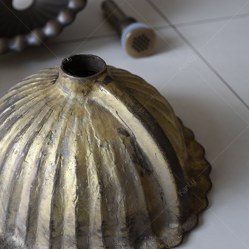 Lavabo bán âm bàn có xả tràn ngăn việc tràn nước thải