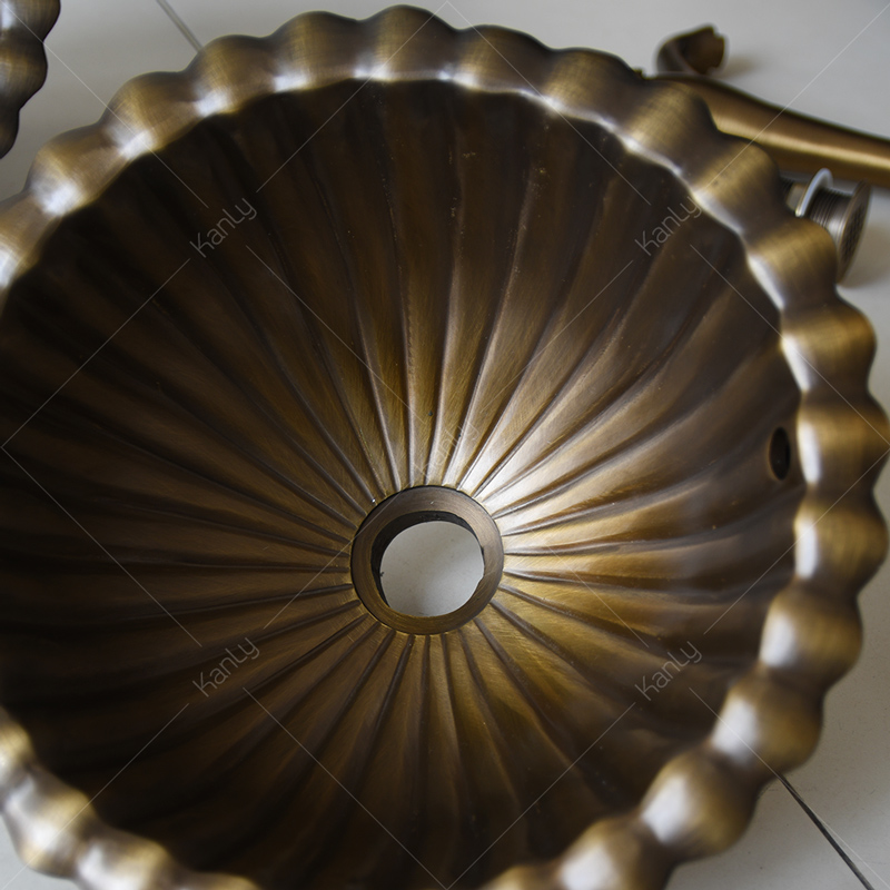 Lavabo rửa tay kiểu dáng cổ điển