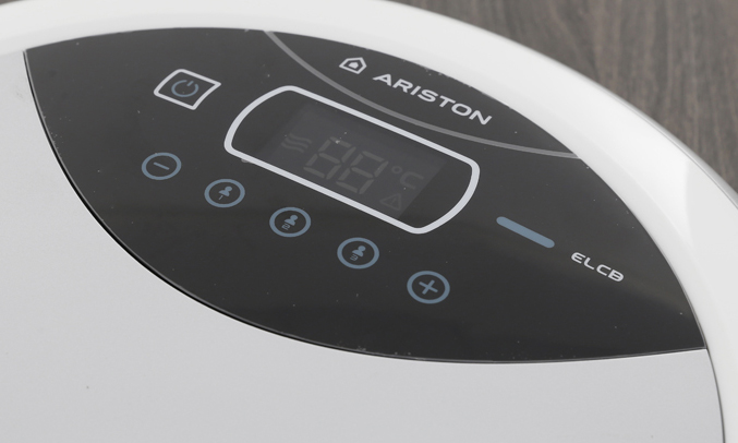 Máy nước nóng Ariston RT45E-VN hiện đại