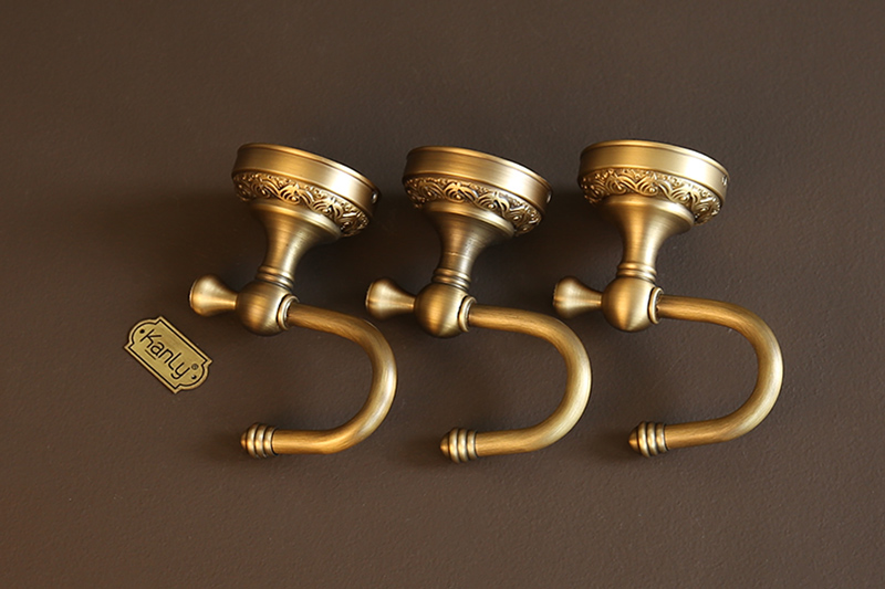 Móc quần áo treo tường bằng chất liệu đồng thau cổ điển, hoàng gia