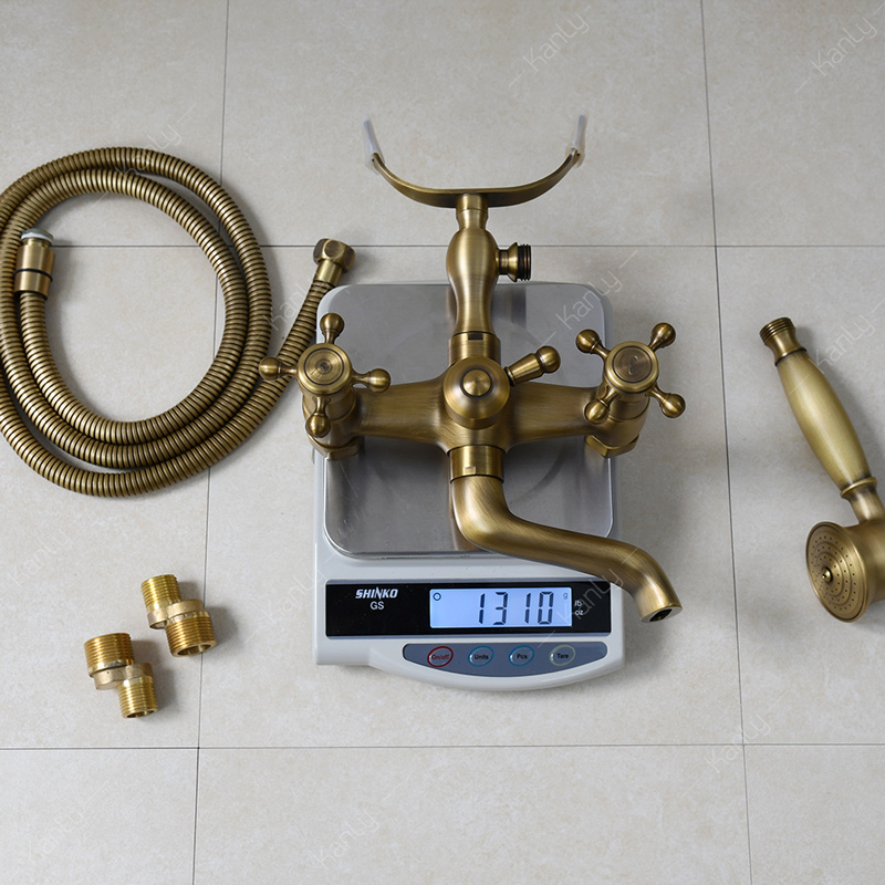 Củ sen khoảng 1.3kg có kết cấu dày nặng chất lượng