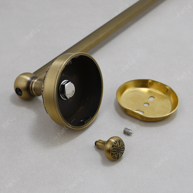 Chiếc thanh vắt khăn lắp cố định vững chắc trên vách tường