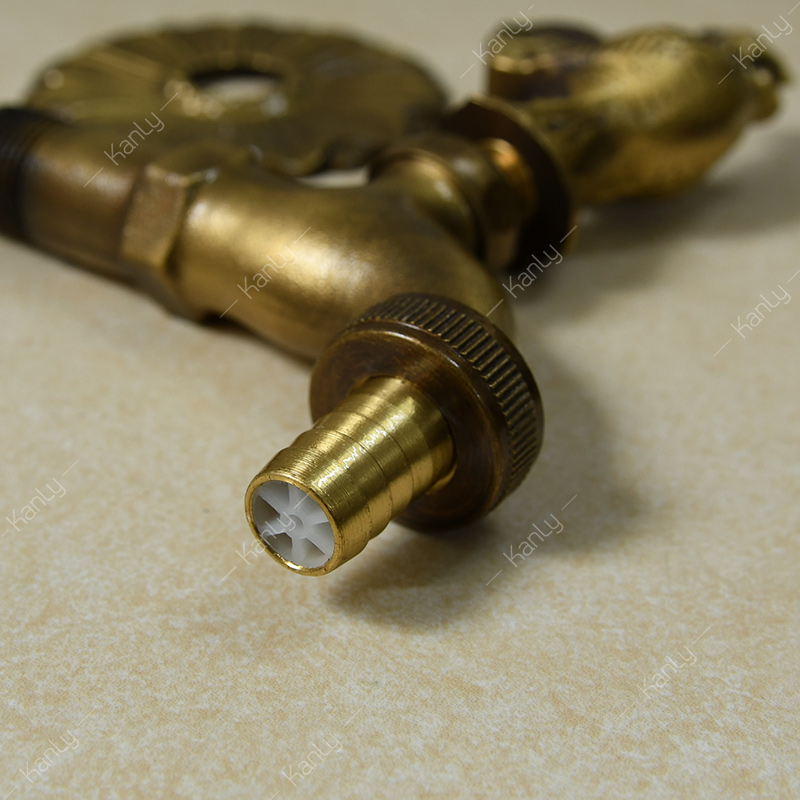 Đầu vòi xả nước có tấm lọc chất bẩn, cặn dơ