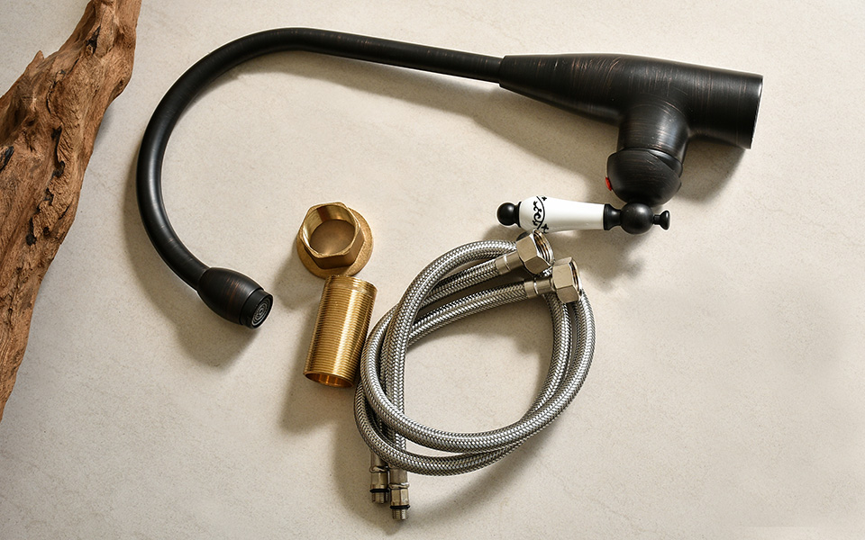 Vòi nước bằng đồng thau, nóng lạnh, cổ điển.