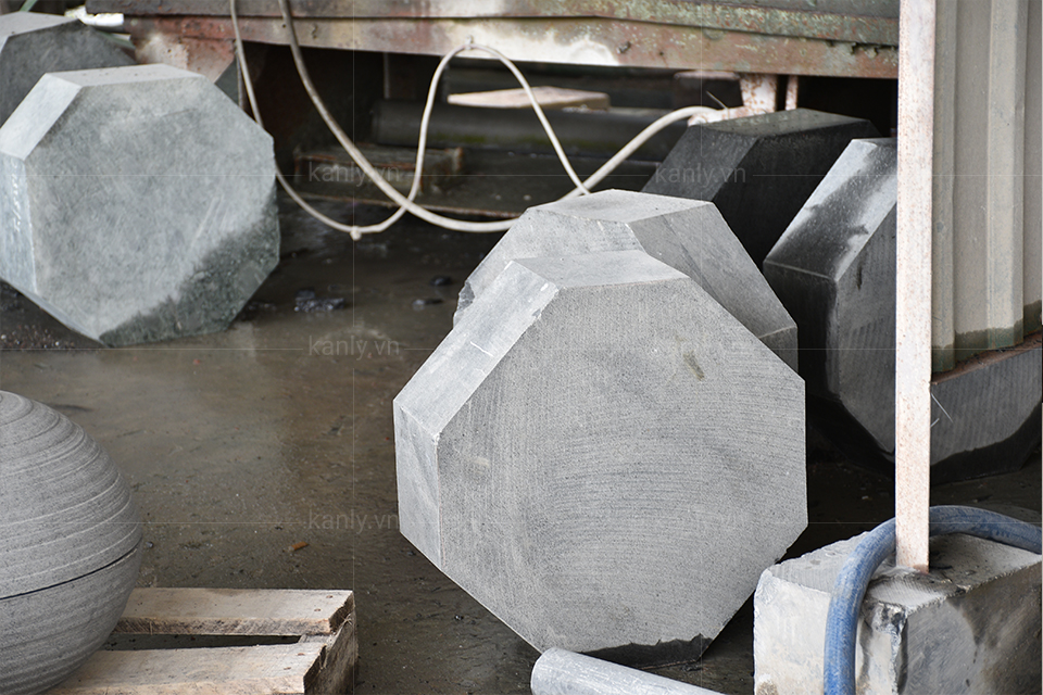 Khối đá tự nhiên nguyên khối