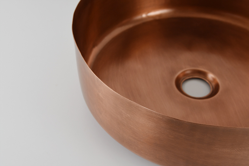 Viền chậu mỏng tạo không gian lòng chậu rửa rộng rãi