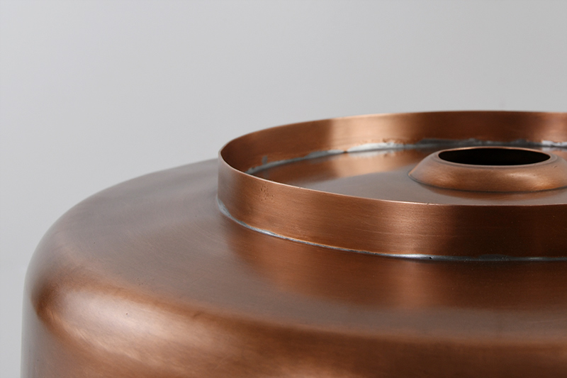 Chậu đồng chế tác thủ công có chân đế giúp đặt chậu cân bằng hơn