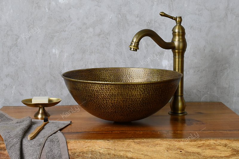 Chậu rửa mặt bằng đồng RSC202V mộc mạc
