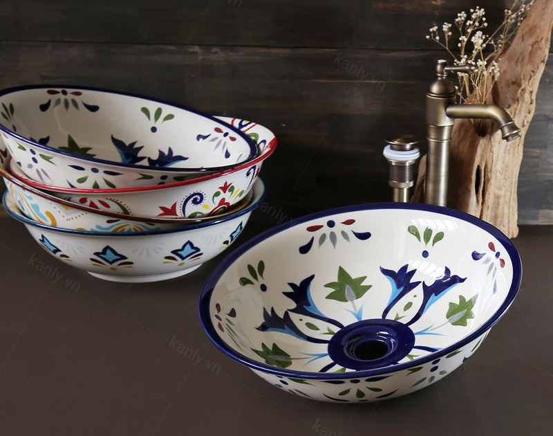 Chậu rửa mặt gốm sứ SU401 phù hợp lắp đặt với các thiết bị vệ sinh giả cổ