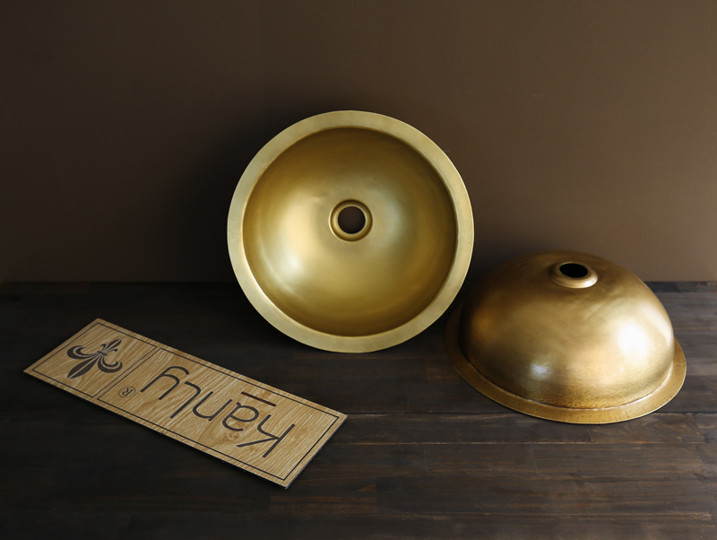 Chậu rửa mặt thủ công bằng đồng thau mang vẻ đẹp mộc mạc, tự nhiên