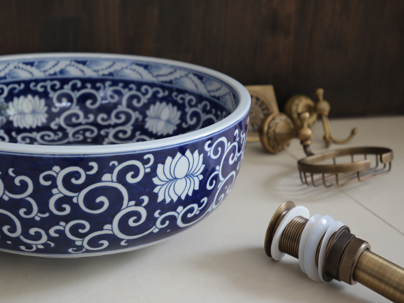 Chậu sứ sở hữu kiểu dáng cân đối, đơn giản