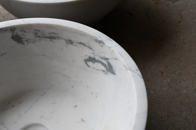 Vân vệt trên mỗi chậu đá là ngẫu nhiên, không cái nào giống cái nào
