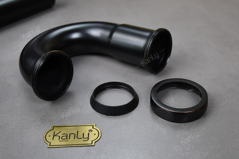 Giăng cao su tại điểm tiếp nối chống rỉ nước thải