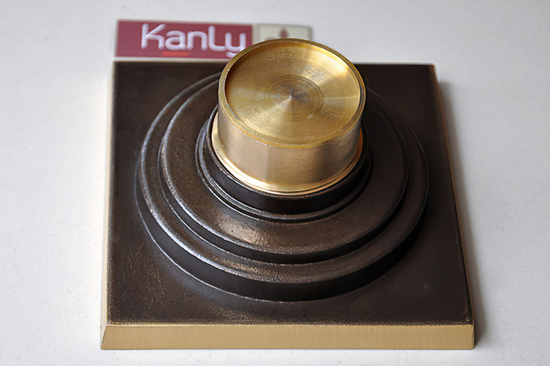 Đáy phễu lò xo ngăn mùi hôi hiệu quả