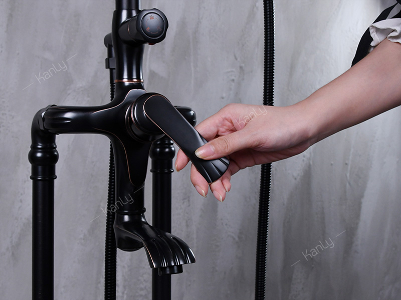 Tay gạt nước gật gù dễ sử dụng