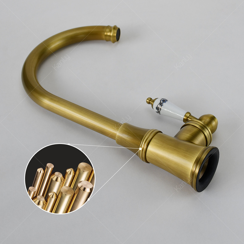 Vòi đồng thau nóng lạnh GCC07 có chất liệu bằng đồng thau đúc nóng chảy