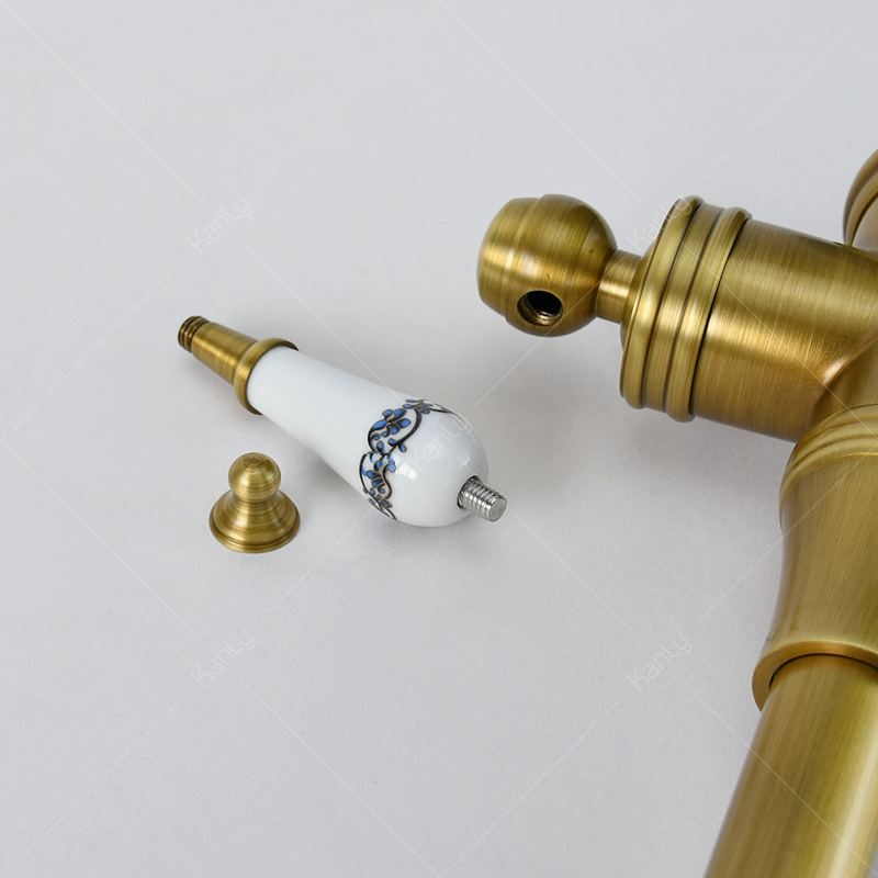 Cần gạt tắt mở nước có đệm sứ hoa văn mỹ thuật độc lạ