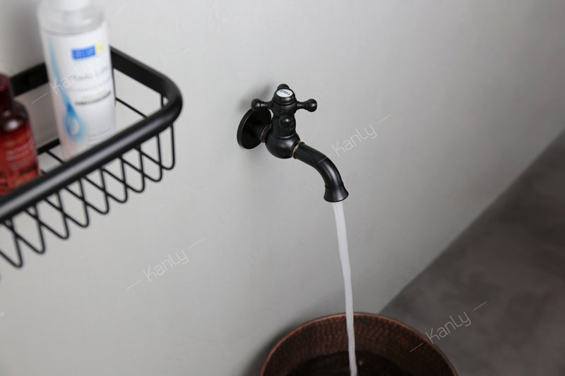 Vòi lạnh gắn tường màu đen GCT02B phong cách cổ xưa, cổ kính
