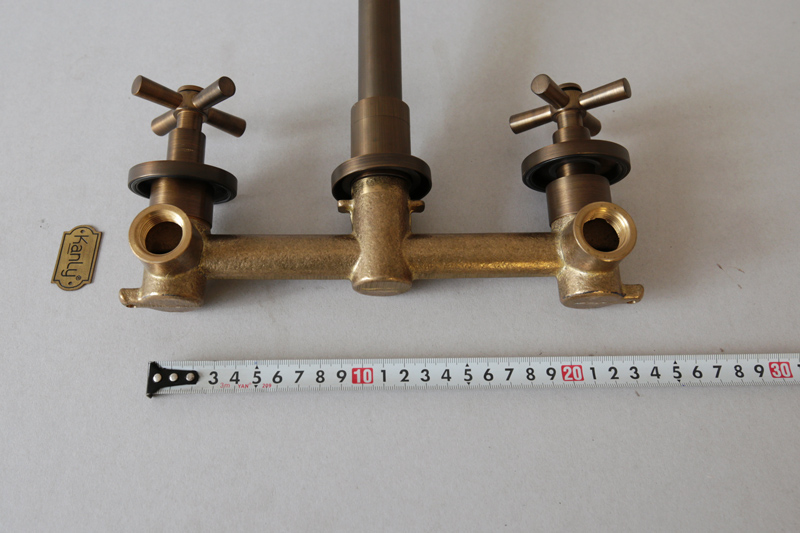 Chiều rộng lắp đặt chiếc vòi lavabo nóng lạnh gắn tường