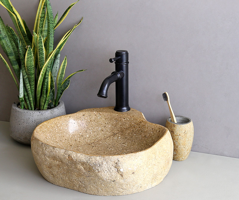 Vòi nước đồng tay gạt GCV20B đặt trên vành lavabo đá cuội