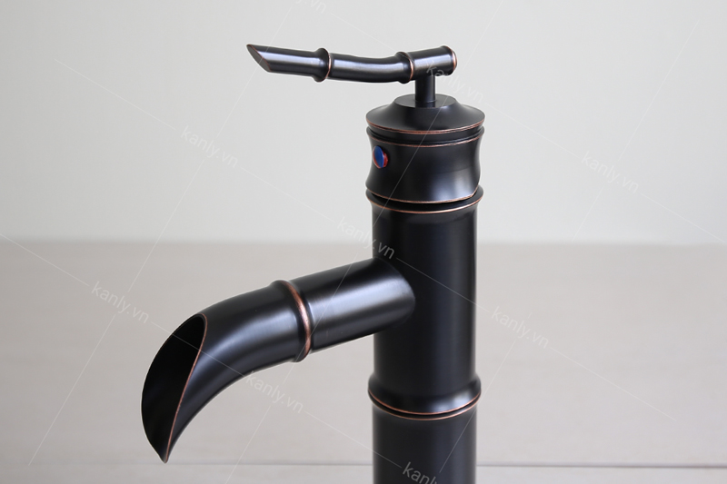 Vòi lavabo giá rẻ có 2 đường nước nóng lạnh riêng tiện lợi