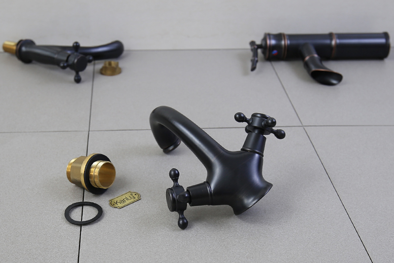 Vòi nước nóng lạnh bằng đồng thau cổ điển