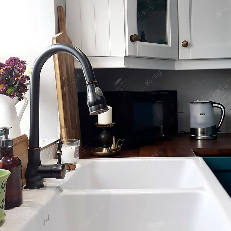 Vòi rửa chén nóng lạnh kiểu cổ điển